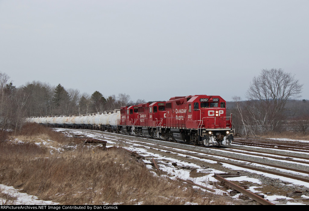 CP 3057 Leads F13 into Searsport Yard